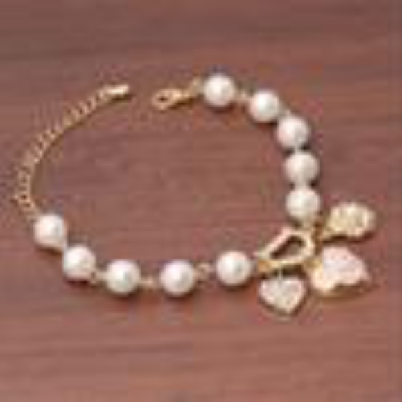 Pearl Goldtone Charm Bracelet - Picture 2 of 4
